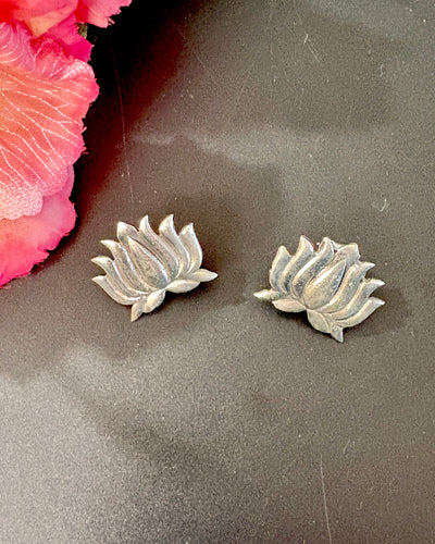 Lotus Studs